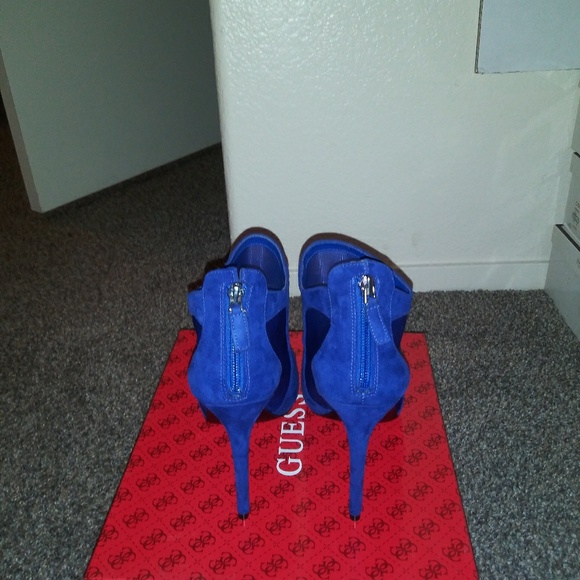 Blue suede heels - Picture 3 of 5